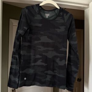 Athleta momentum camo long sleeve